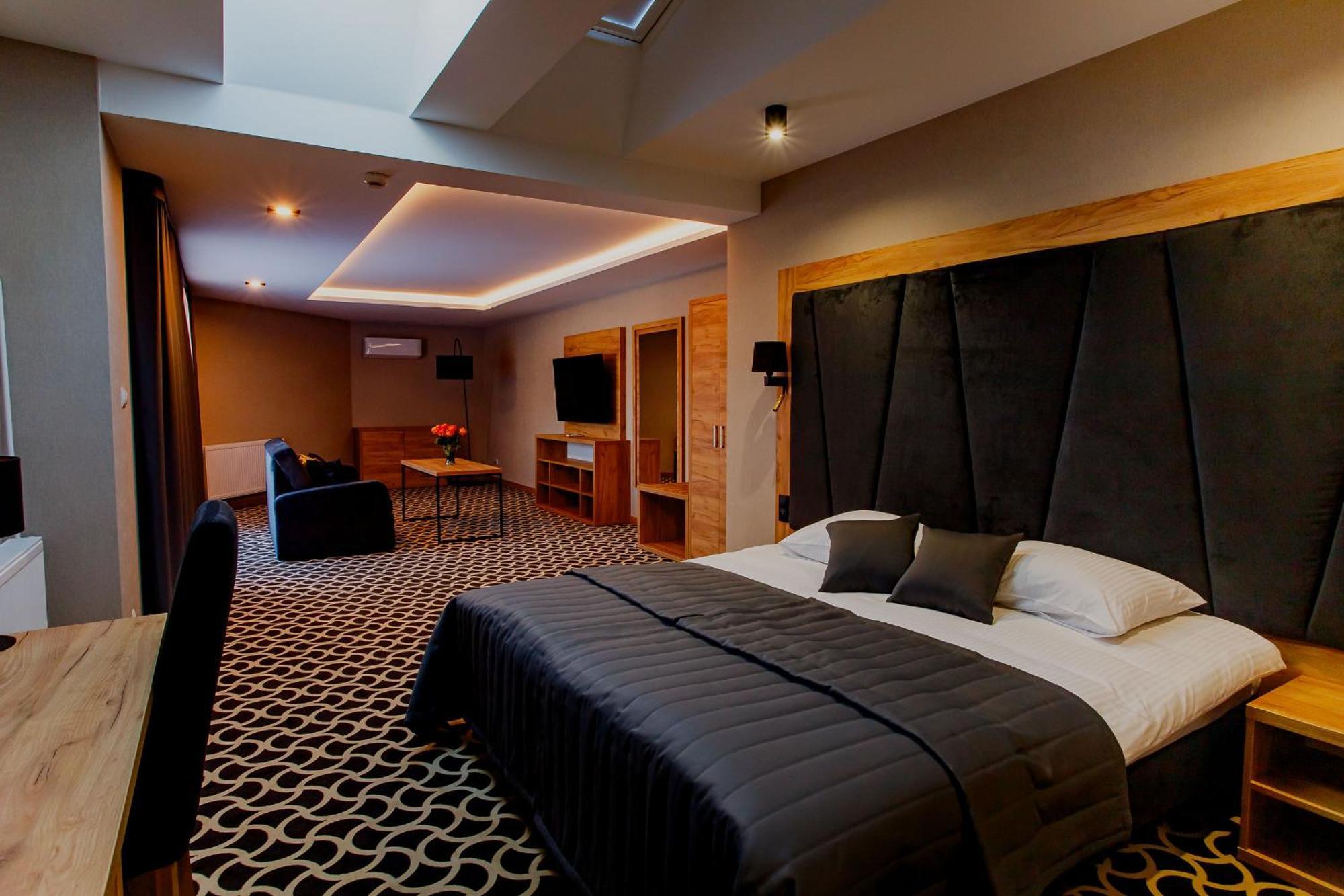 Hotel Coloseum Jarosław Eksteriør billede